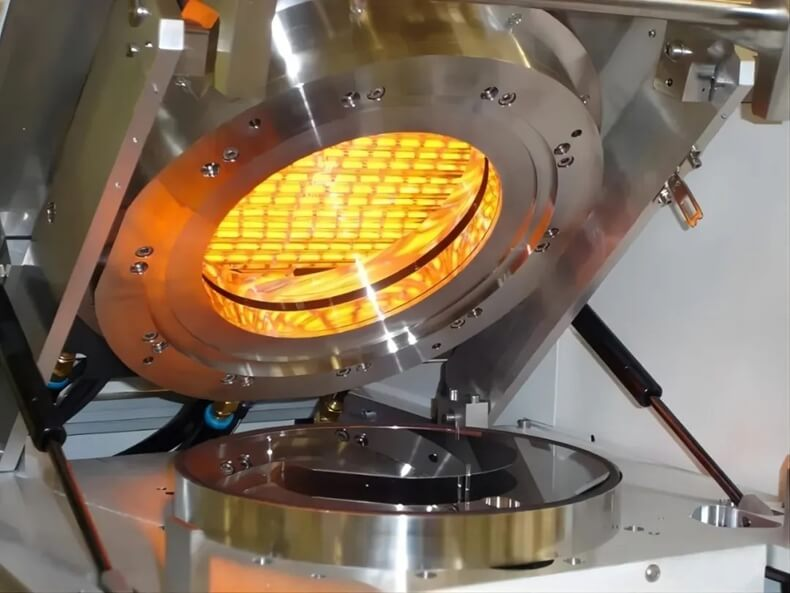 Semiconductor clean room trolley heater